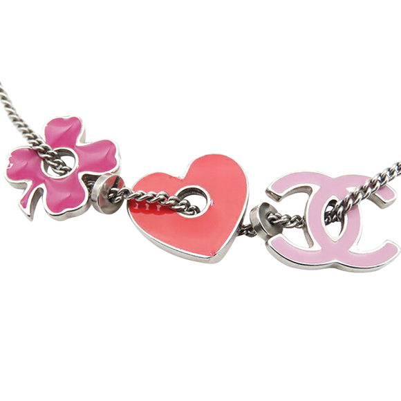 Pre-Loved Chanel CC Silver Plated Enamel Heart and Clover Charm Pendant Necklace - Picture 3 of 9